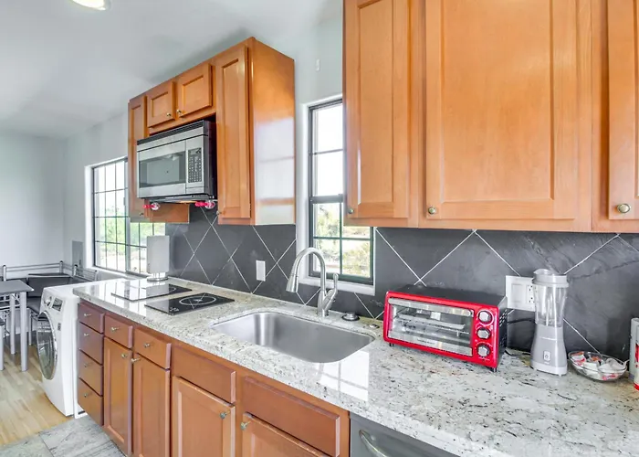 Secluded W/ Viewing Decks + Privacy! * Marana