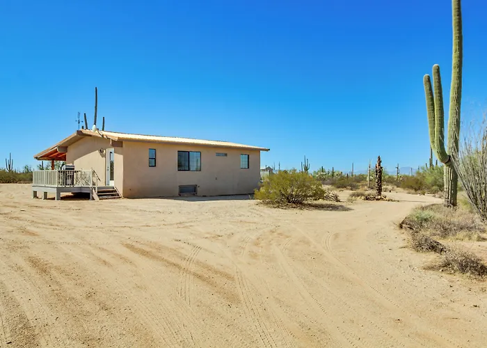 Dom wakacyjny Secluded W/ Viewing Decks + Privacy!