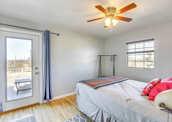 Secluded W/ Viewing Decks + Privacy! * Marana